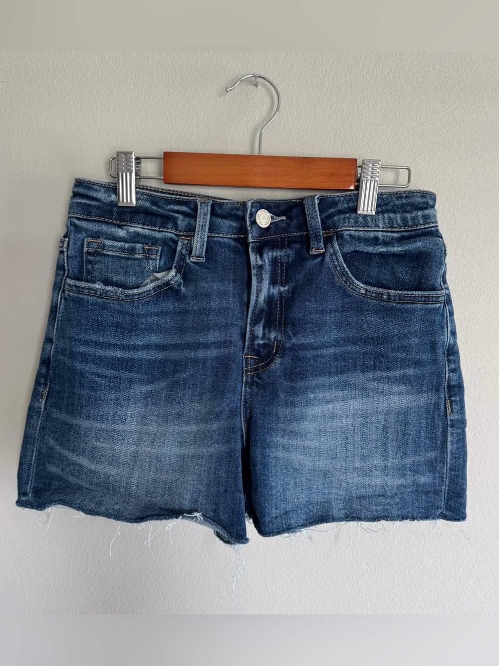 Vervet raw hem mom shorts size s/26